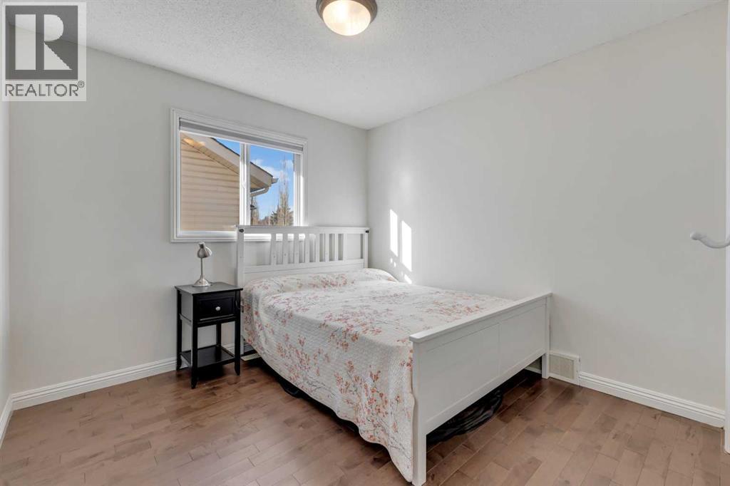 29 Sunset Close, Cochrane, AB - Indoor Photo Showing Bedroom