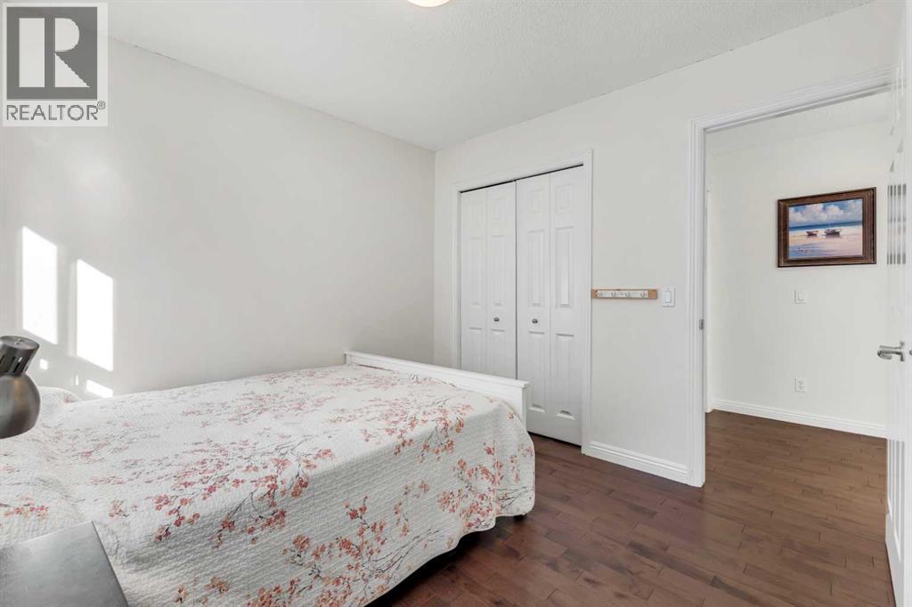 29 Sunset Close, Cochrane, AB - Indoor Photo Showing Bedroom