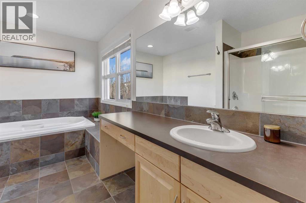 29 Sunset Close, Cochrane, AB - Indoor Photo Showing Bathroom