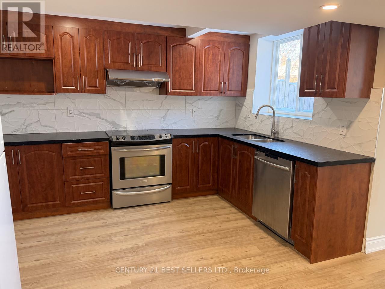 4423 Glen Erin Drive, Mississauga, ON - Indoor Photo Showing Kitchen