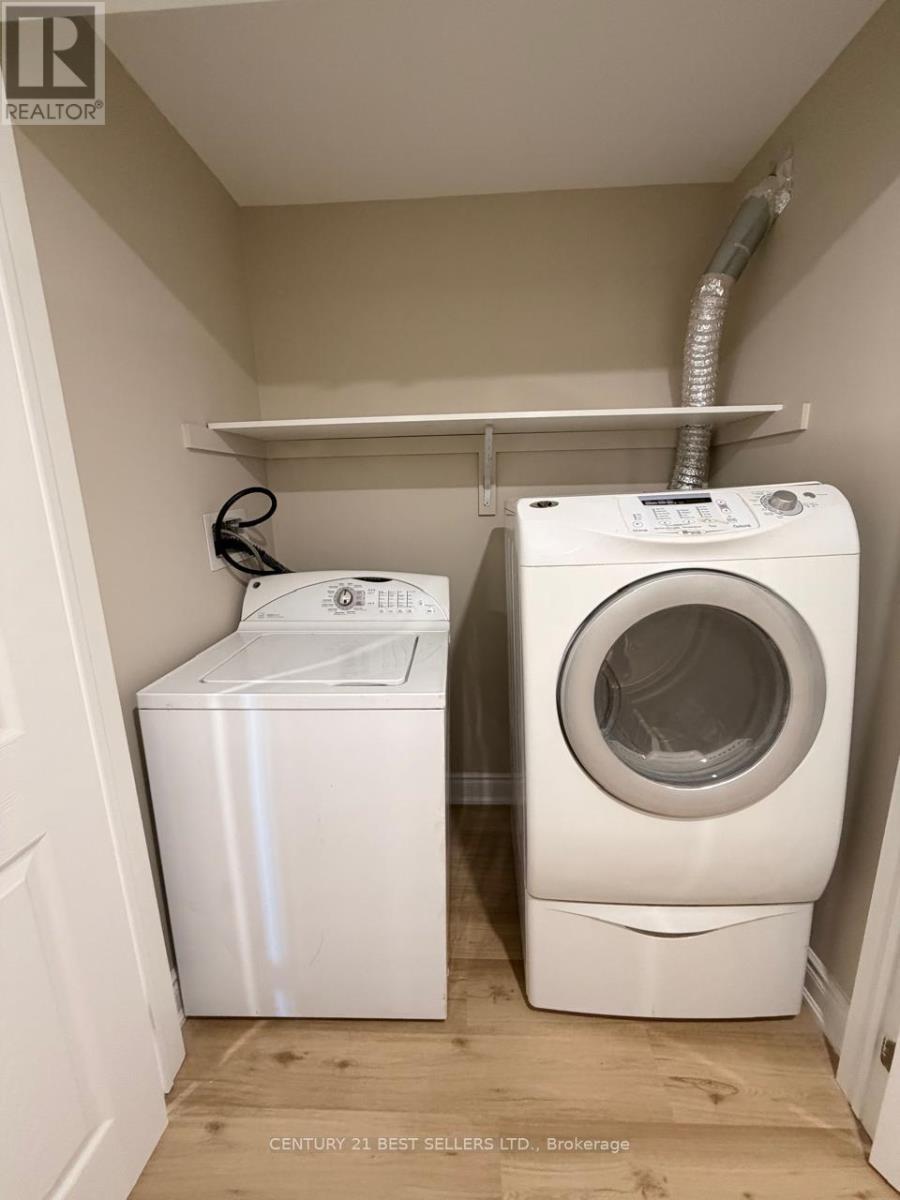 4423 Glen Erin Drive, Mississauga, ON - Indoor Photo Showing Laundry Room