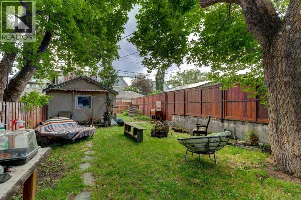 2207 8 Avenue Se, Calgary, AB - Outdoor