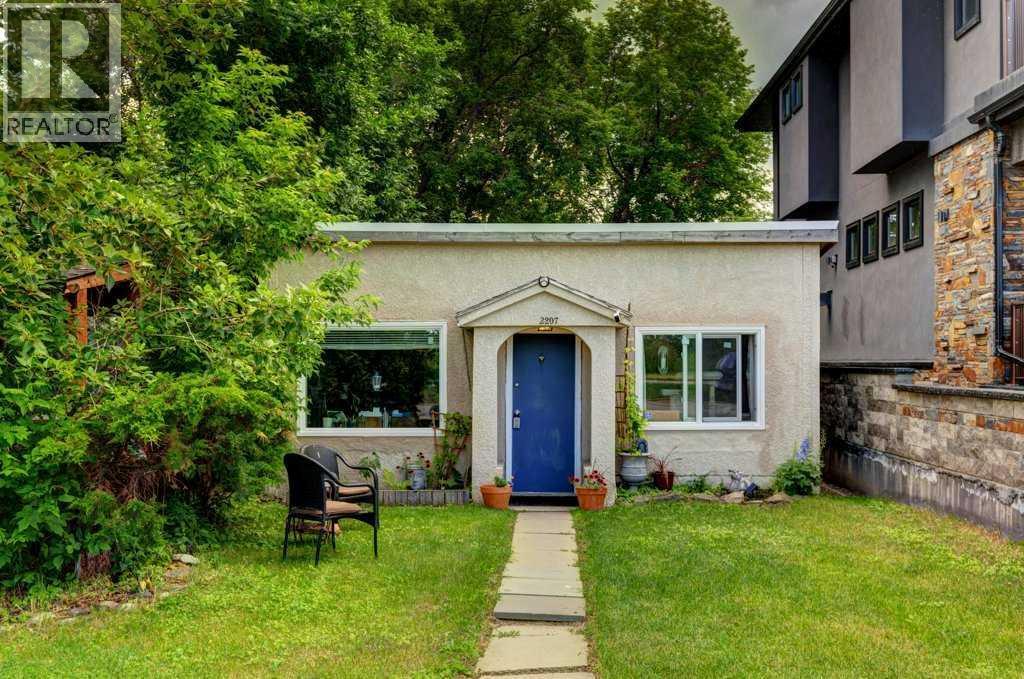 2207 8 Avenue Se, Calgary, AB - Outdoor