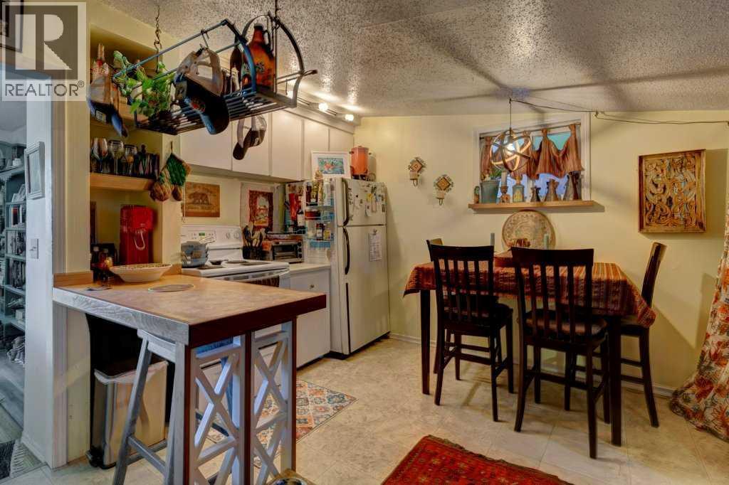 2207 8 Avenue Se, Calgary, AB - Indoor