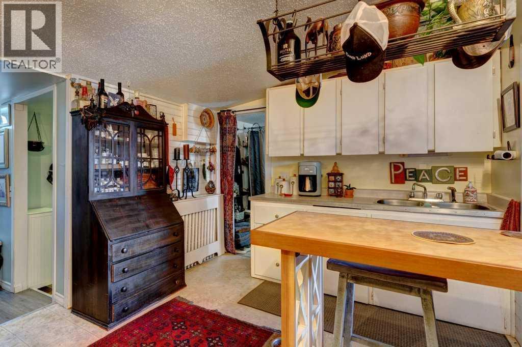 2207 8 Avenue Se, Calgary, AB - Indoor