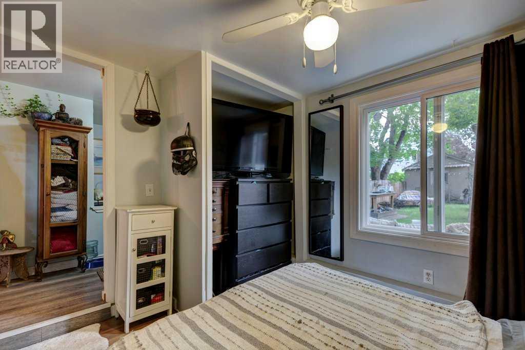 2207 8 Avenue Se, Calgary, AB - Indoor Photo Showing Bedroom