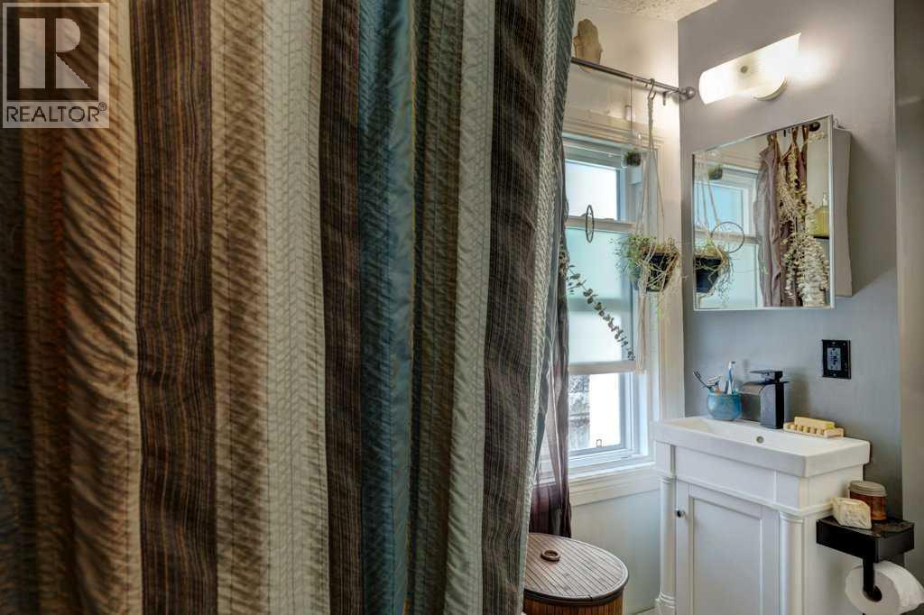 2207 8 Avenue Se, Calgary, AB - Indoor