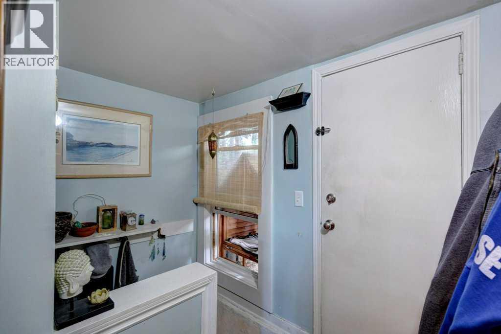 2207 8 Avenue Se, Calgary, AB - Indoor Photo Showing Other Room