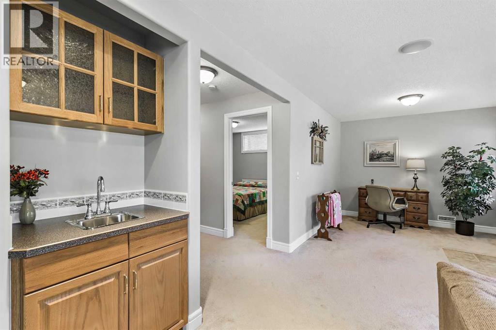 69 Evergreen Crescent Sw, Calgary, AB - Indoor