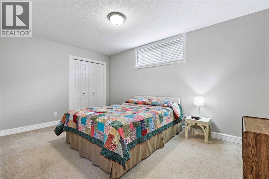 69 Evergreen Crescent Sw, Calgary, AB - Indoor Photo Showing Bedroom
