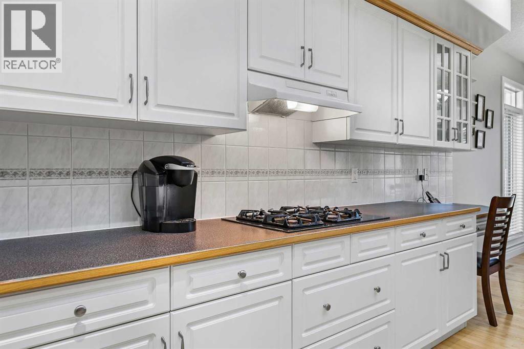 69 Evergreen Crescent Sw, Calgary, AB - Indoor Photo Showing Kitchen