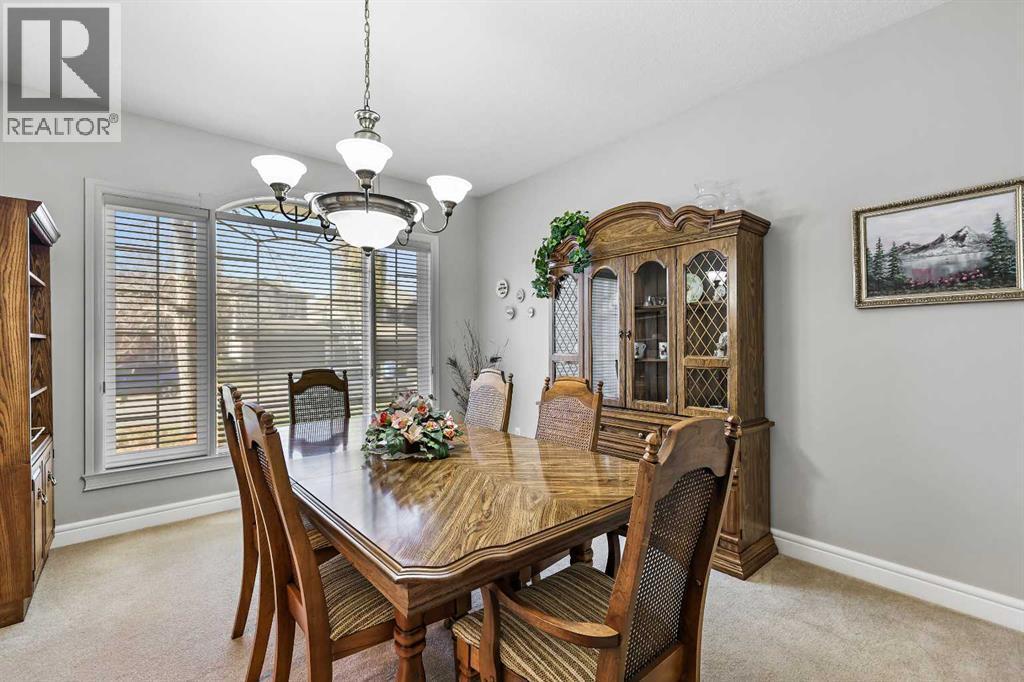 69 Evergreen Crescent Sw, Calgary, AB - Indoor Photo Showing Dining Room