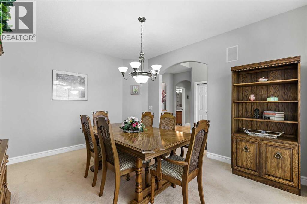 69 Evergreen Crescent Sw, Calgary, AB - Indoor Photo Showing Dining Room