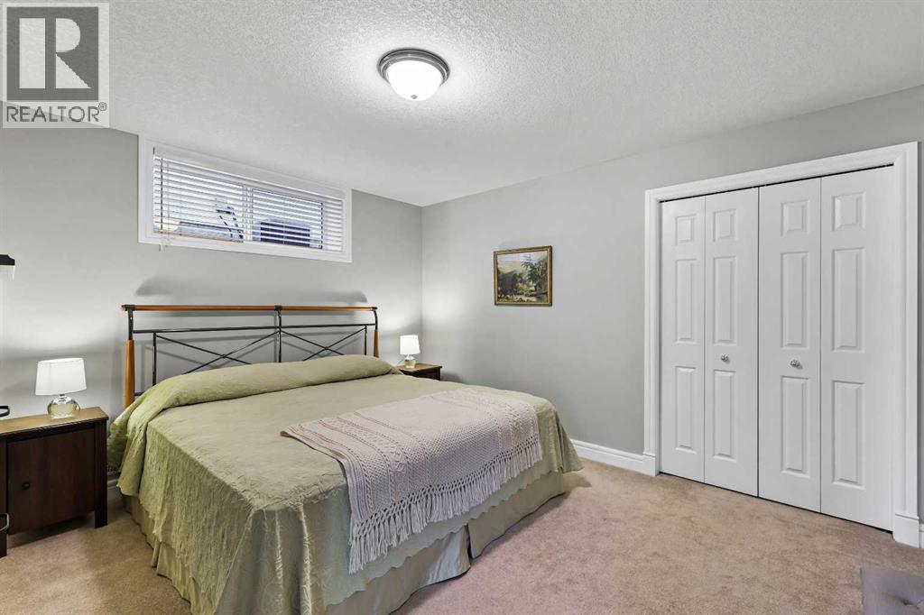69 Evergreen Crescent Sw, Calgary, AB - Indoor Photo Showing Bedroom