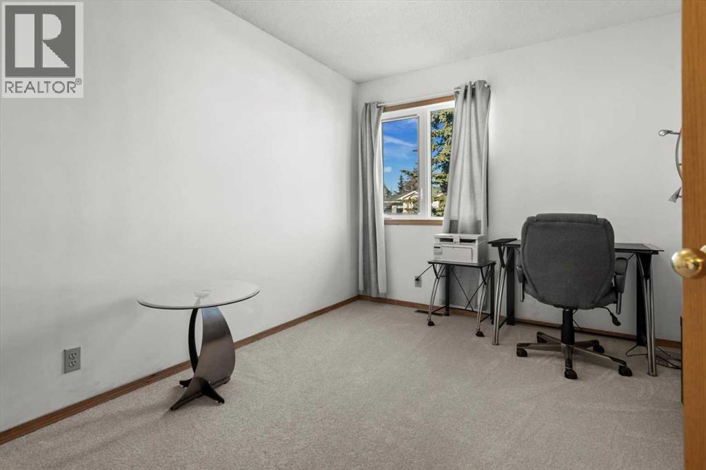 332 Hawkstone Close Nw, Calgary, AB - Indoor