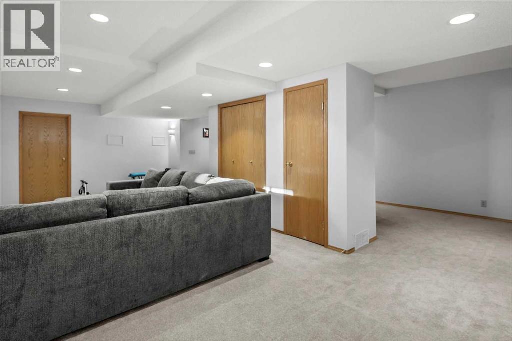 332 Hawkstone Close Nw, Calgary, AB - Indoor