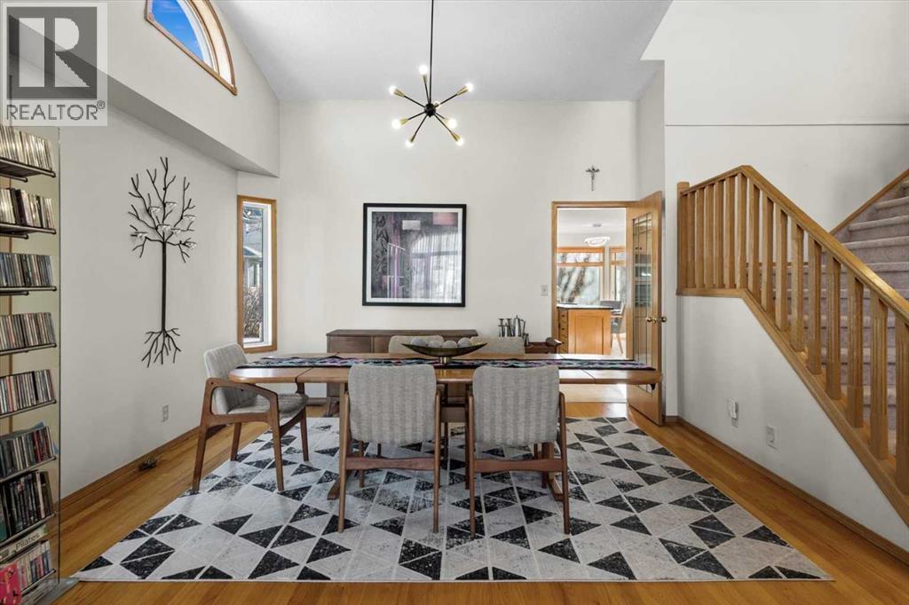 332 Hawkstone Close Nw, Calgary, AB - Indoor Photo Showing Dining Room