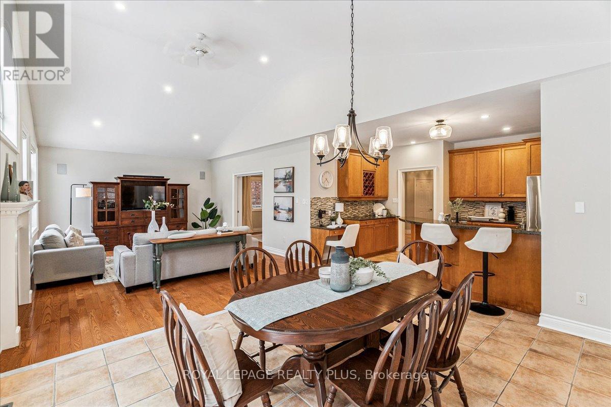 6409 Western Skies Way, Mississauga, ON - Indoor Photo Showing Dining Room