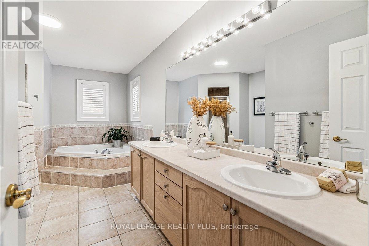 6409 Western Skies Way, Mississauga, ON - Indoor Photo Showing Bathroom