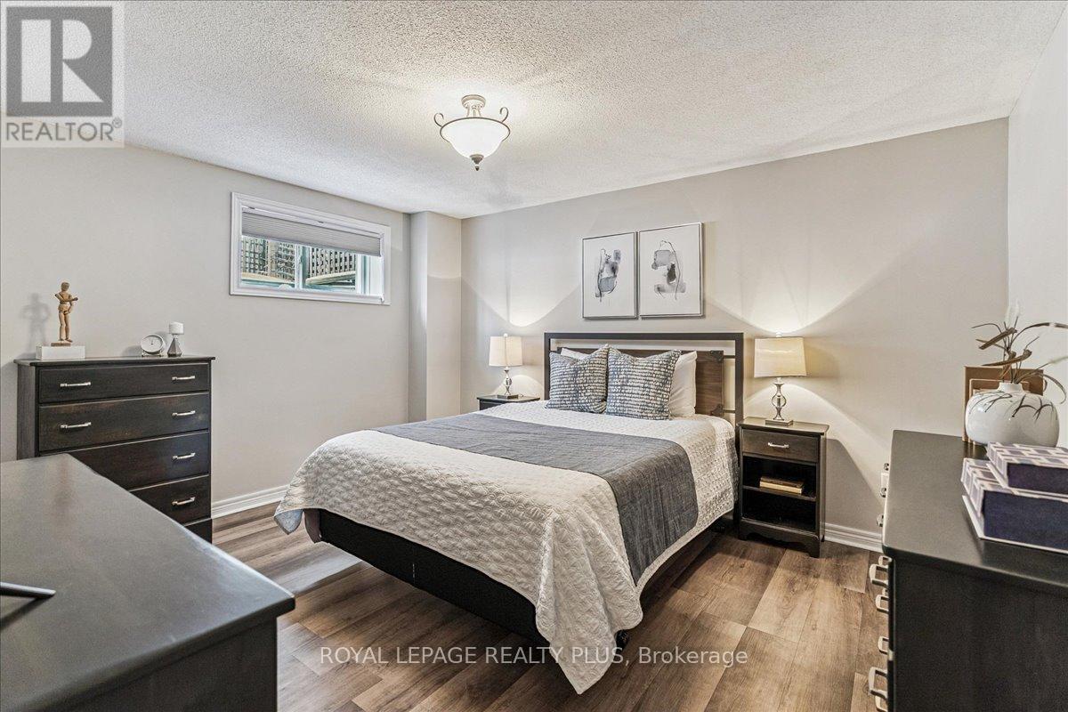 6409 Western Skies Way, Mississauga, ON - Indoor Photo Showing Bedroom