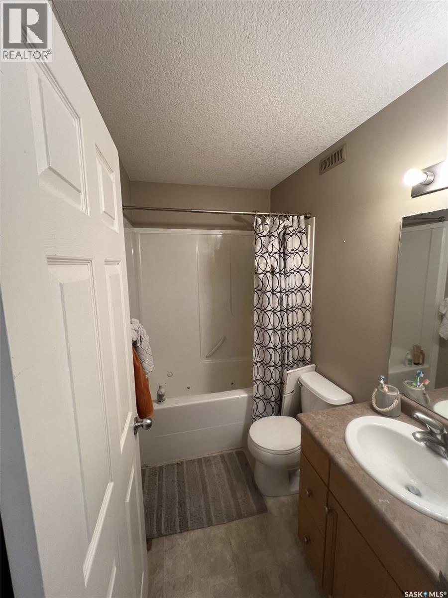 818 Bluebird Crescent, Regina, SK - Indoor Photo Showing Bathroom