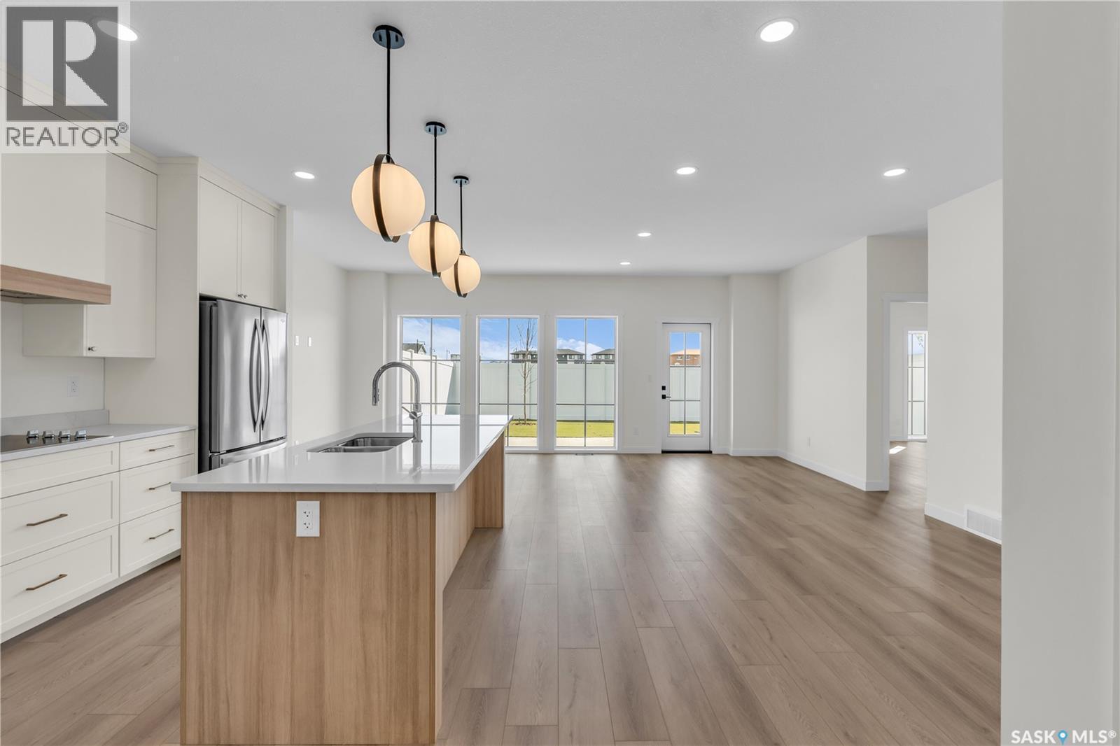 4 720 Brighton Boulevard, Saskatoon, SK - Indoor Photo Showing Kitchen With Double Sink With Upgraded Kitchen
