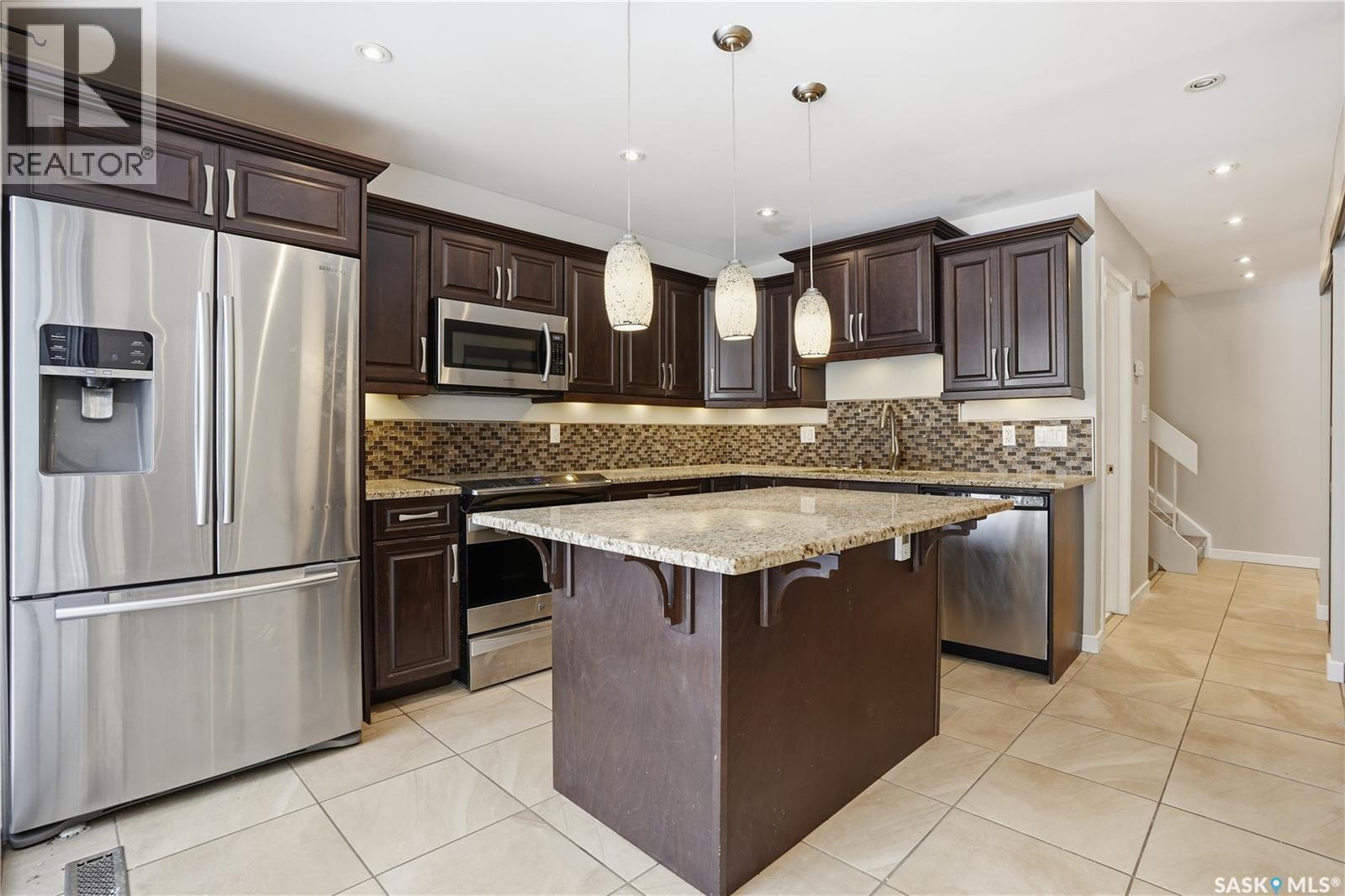 19 Martin Crescent, Regina, SK - Indoor Photo Showing Kitchen With Upgraded Kitchen