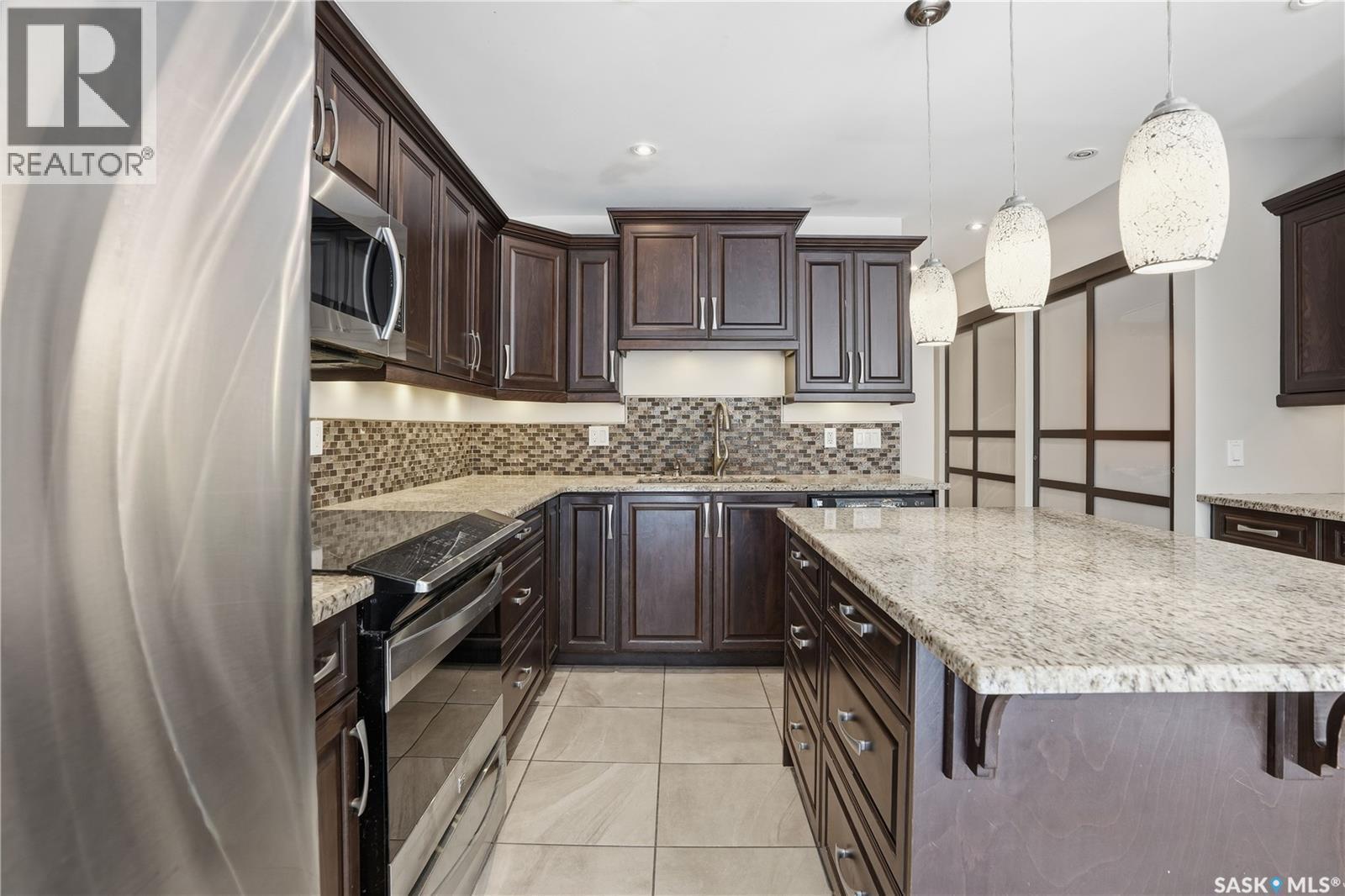19 Martin Crescent, Regina, SK - Indoor Photo Showing Kitchen With Upgraded Kitchen