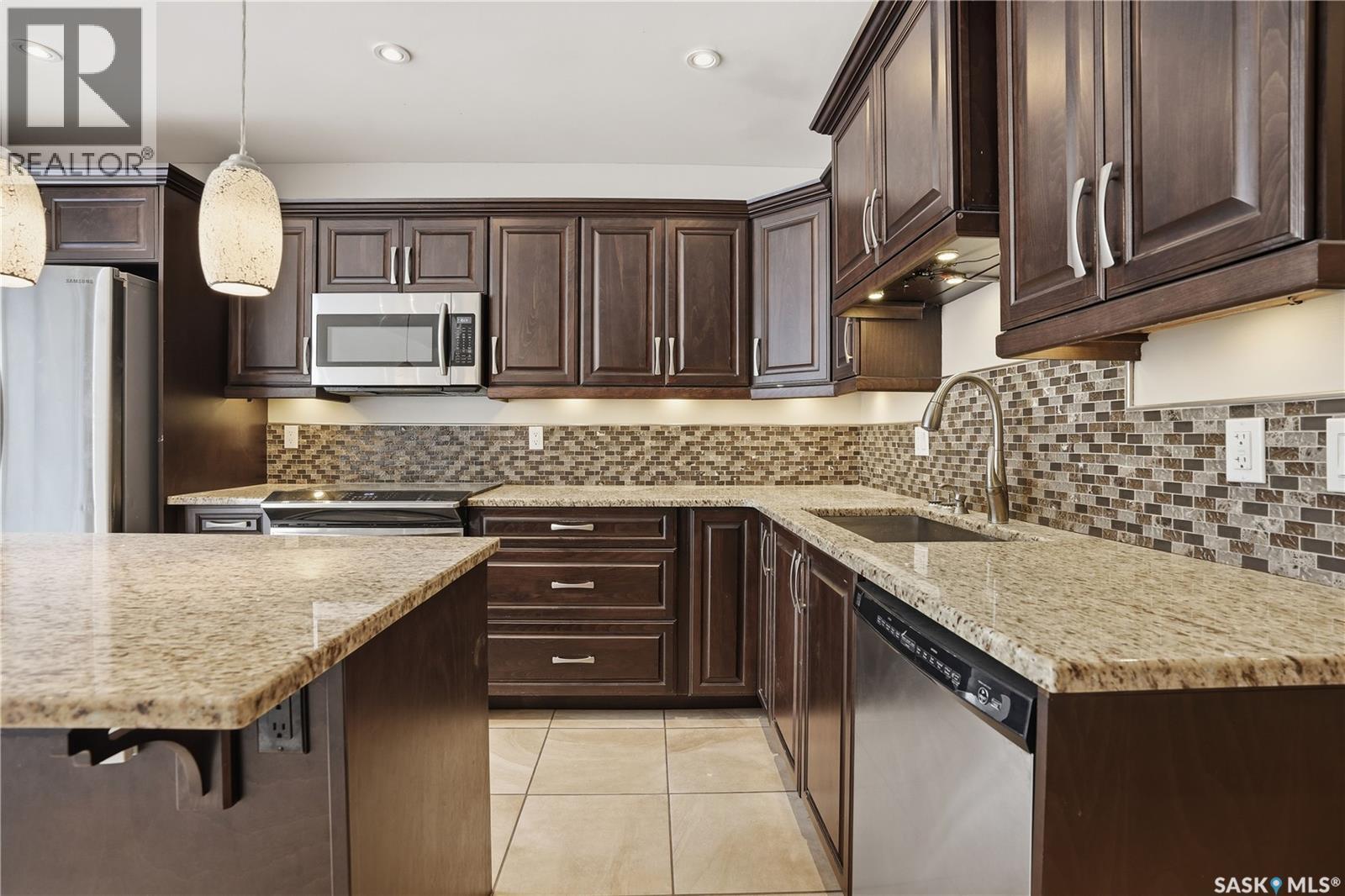 19 Martin Crescent, Regina, SK - Indoor Photo Showing Kitchen With Upgraded Kitchen