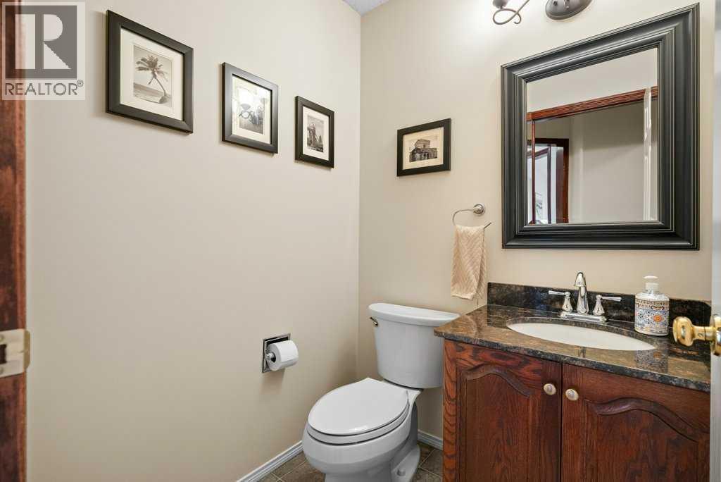 63 Douglas Park Boulevard Se, Calgary, AB - Indoor Photo Showing Bathroom