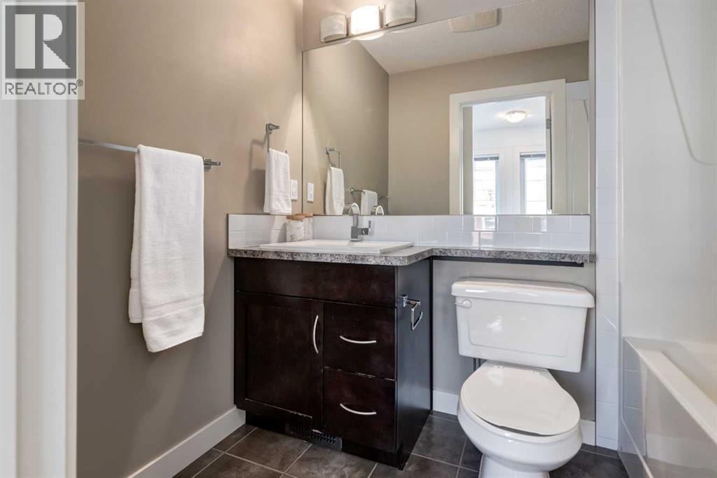 705 Evanston Square Nw, Calgary, AB - Indoor Photo Showing Bathroom