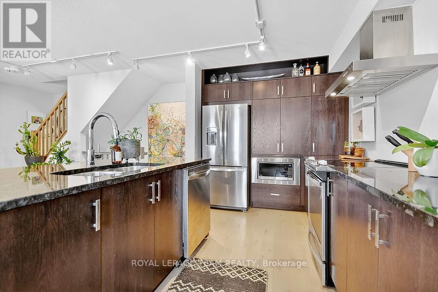Stainless Steel appliances - 787 Element Private, Ottawa, ON - Indoor Photo Showing Kitchen With Upgraded Kitchen
