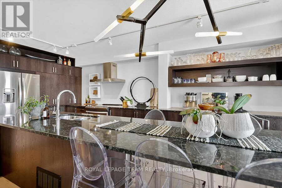 787 Element Private, Ottawa, ON - Indoor Photo Showing Kitchen With Double Sink With Upgraded Kitchen