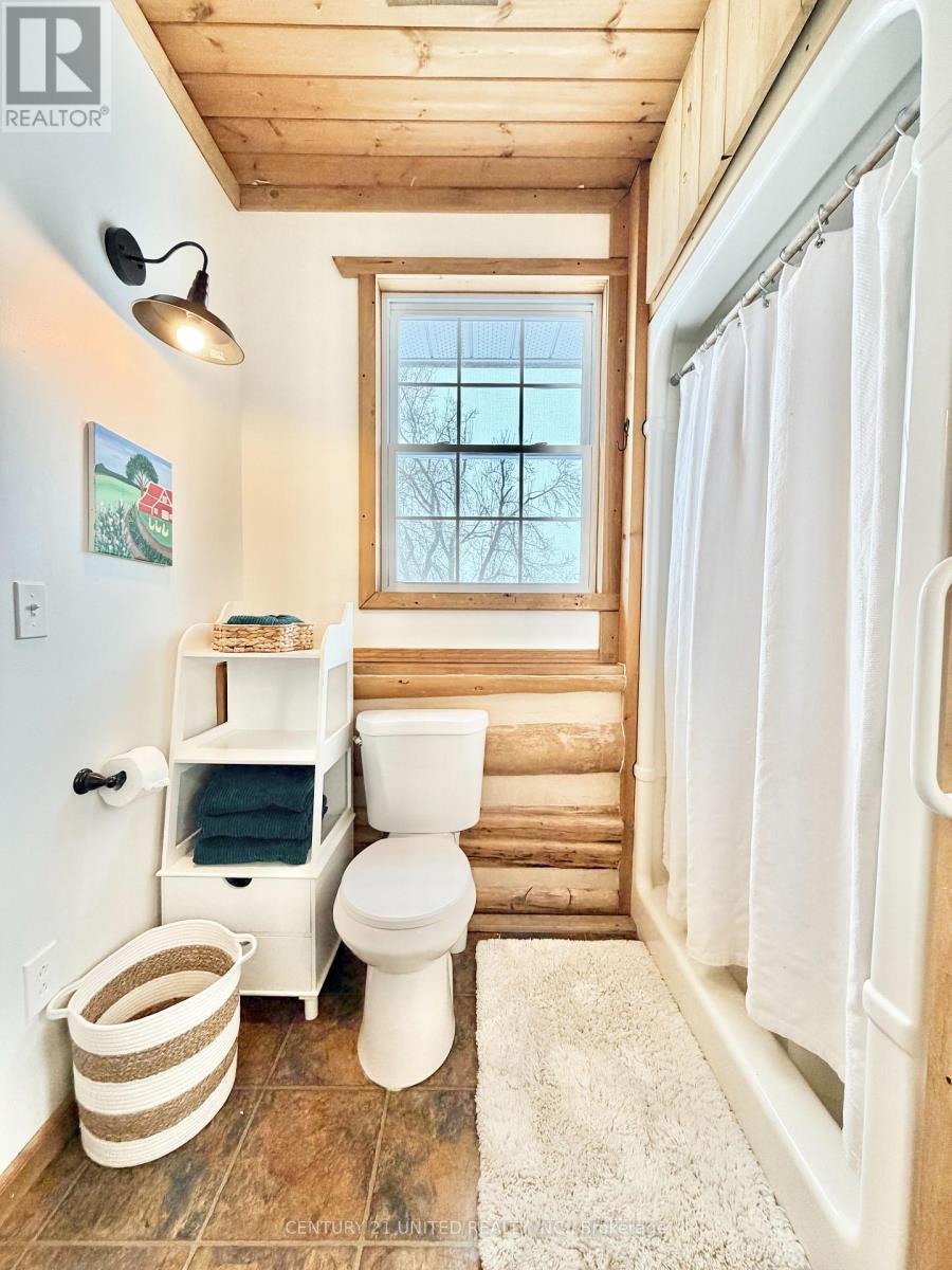 1074 First Line, Douro-Dummer, ON - Indoor Photo Showing Bathroom