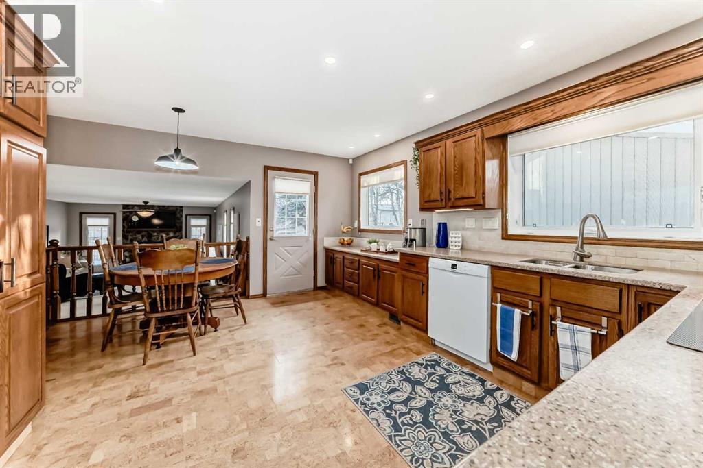 128 Dickenson Crescent, Red Deer, AB - Indoor Photo Showing Kitchen With Double Sink