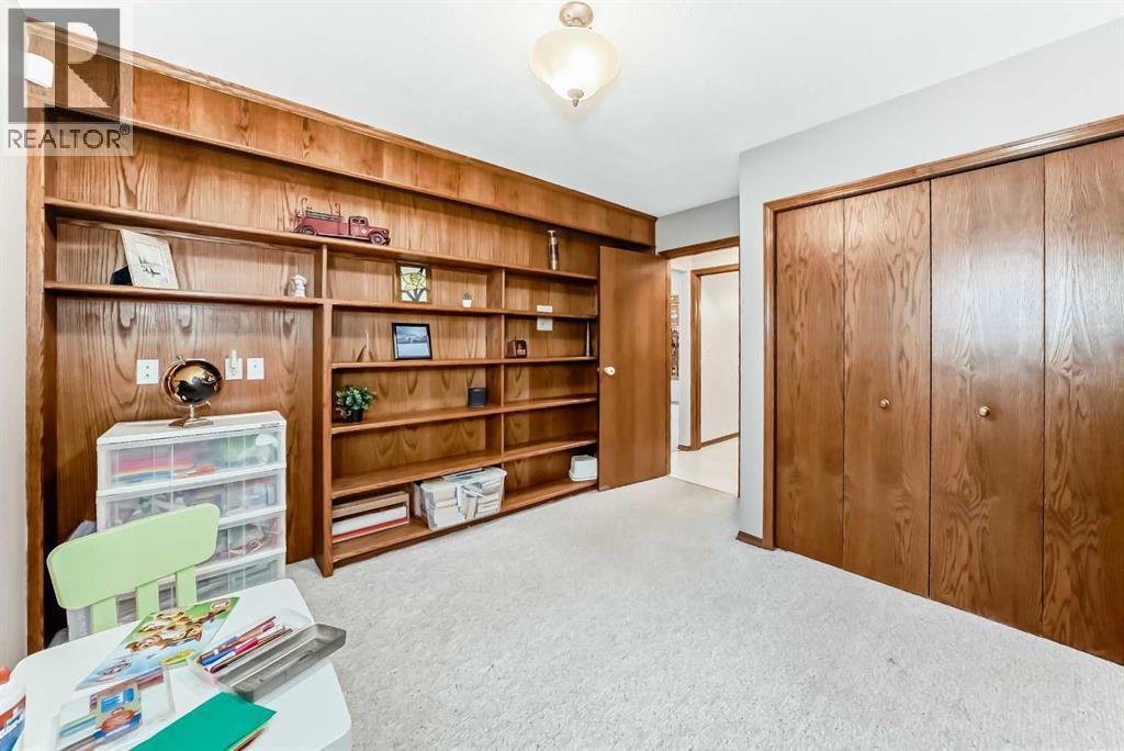 128 Dickenson Crescent, Red Deer, AB - Indoor Photo Showing Other Room