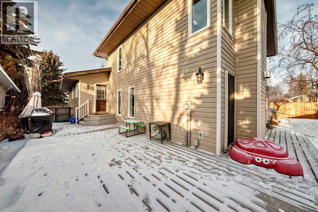 128 Dickenson Crescent, Red Deer, AB - Outdoor