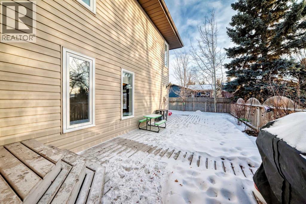 128 Dickenson Crescent, Red Deer, AB - Outdoor