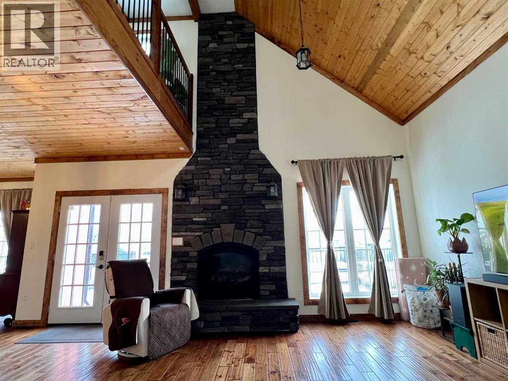 107 Poplar Avenue, Trochu, AB - Indoor Photo Showing Living Room