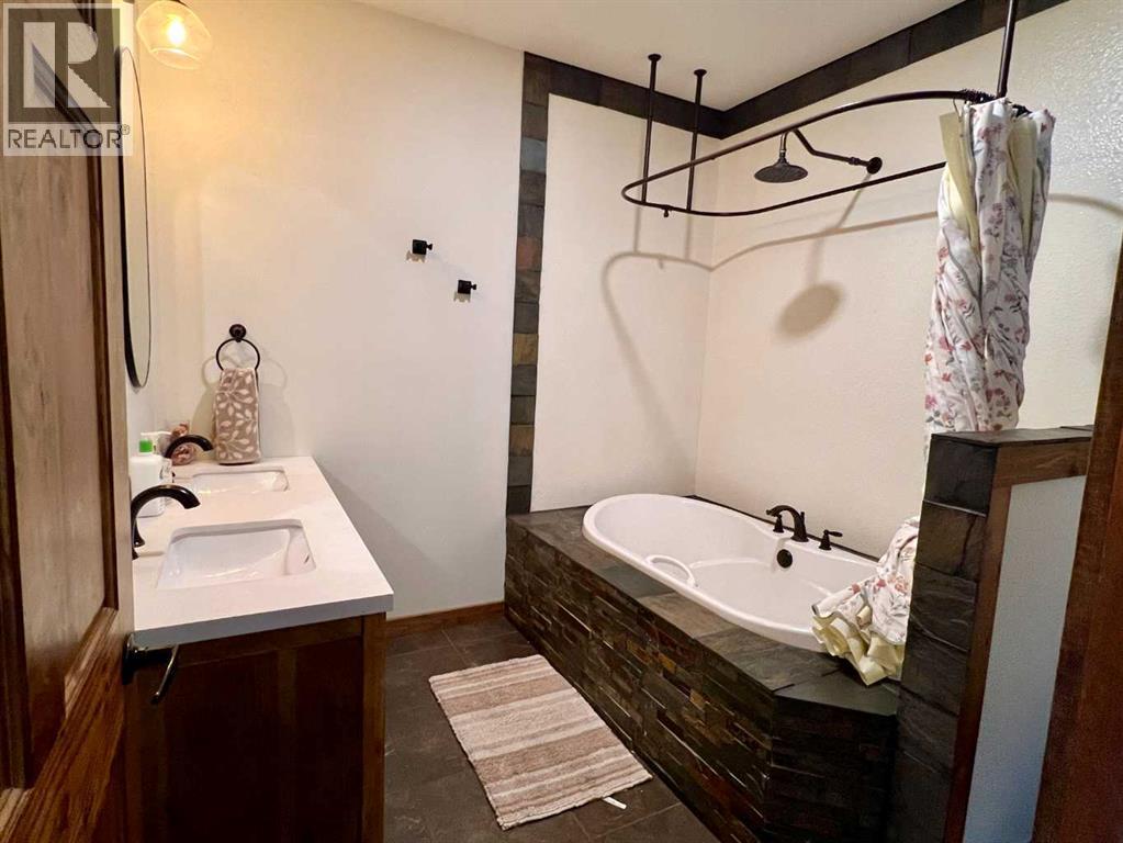 107 Poplar Avenue, Trochu, AB - Indoor Photo Showing Bathroom