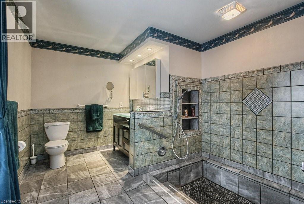 310 Riverbank Drive, Cambridge, ON - Indoor Photo Showing Bathroom