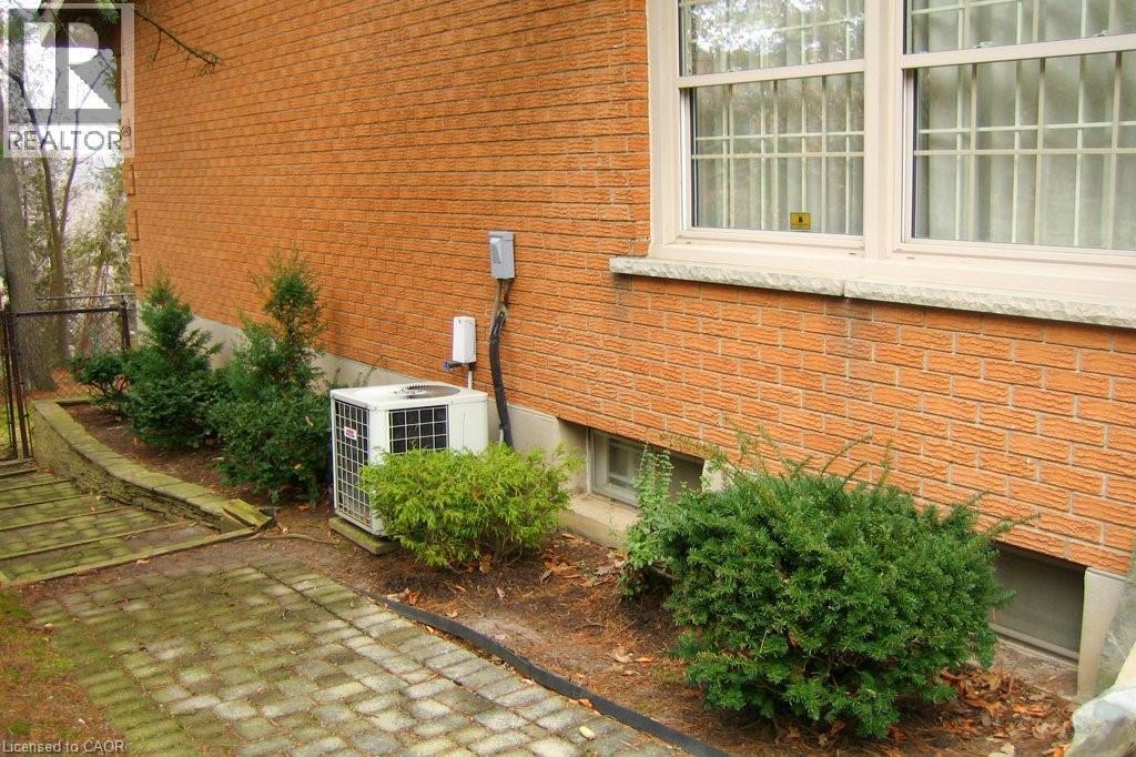 310 Riverbank Drive, Cambridge, ON - Outdoor With Exterior