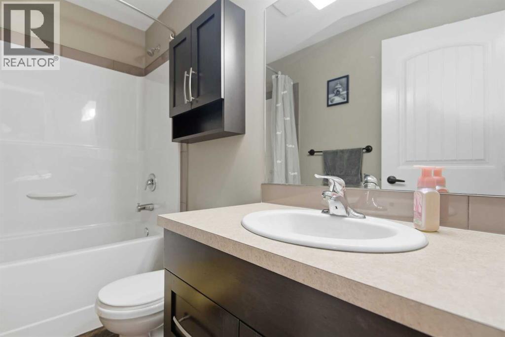 34 Cambridge Close, Blackfalds, AB - Indoor Photo Showing Bathroom