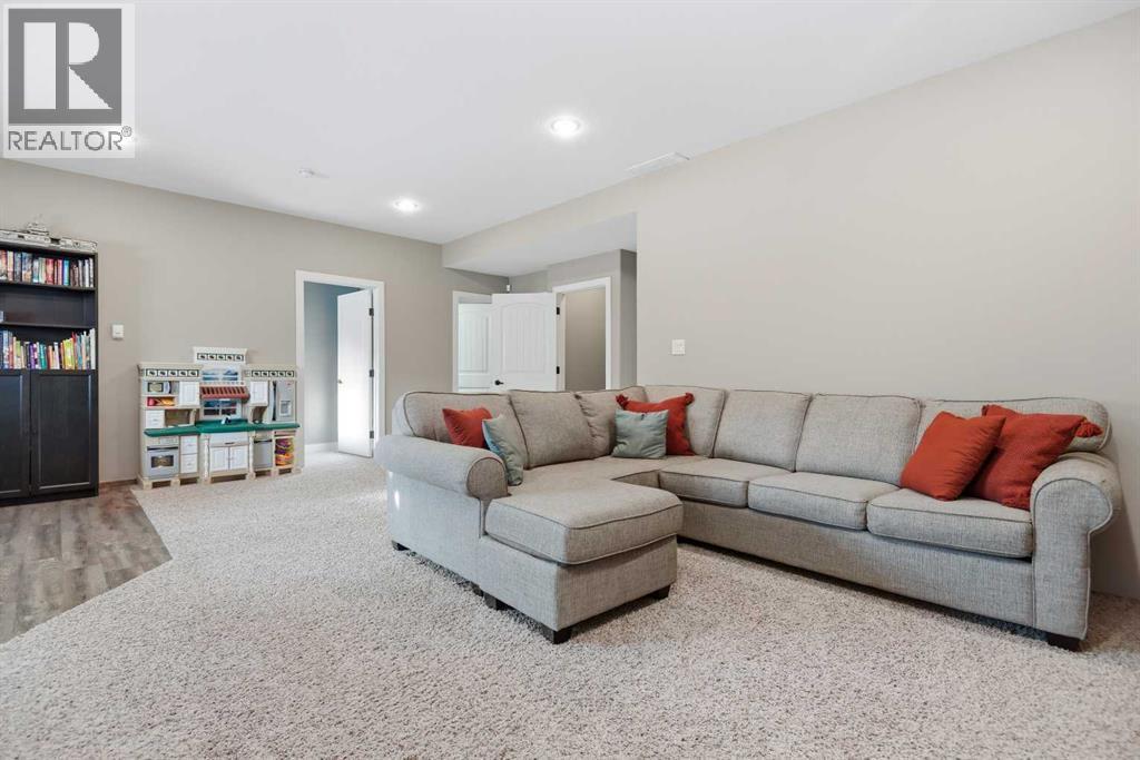 34 Cambridge Close, Blackfalds, AB - Indoor Photo Showing Living Room