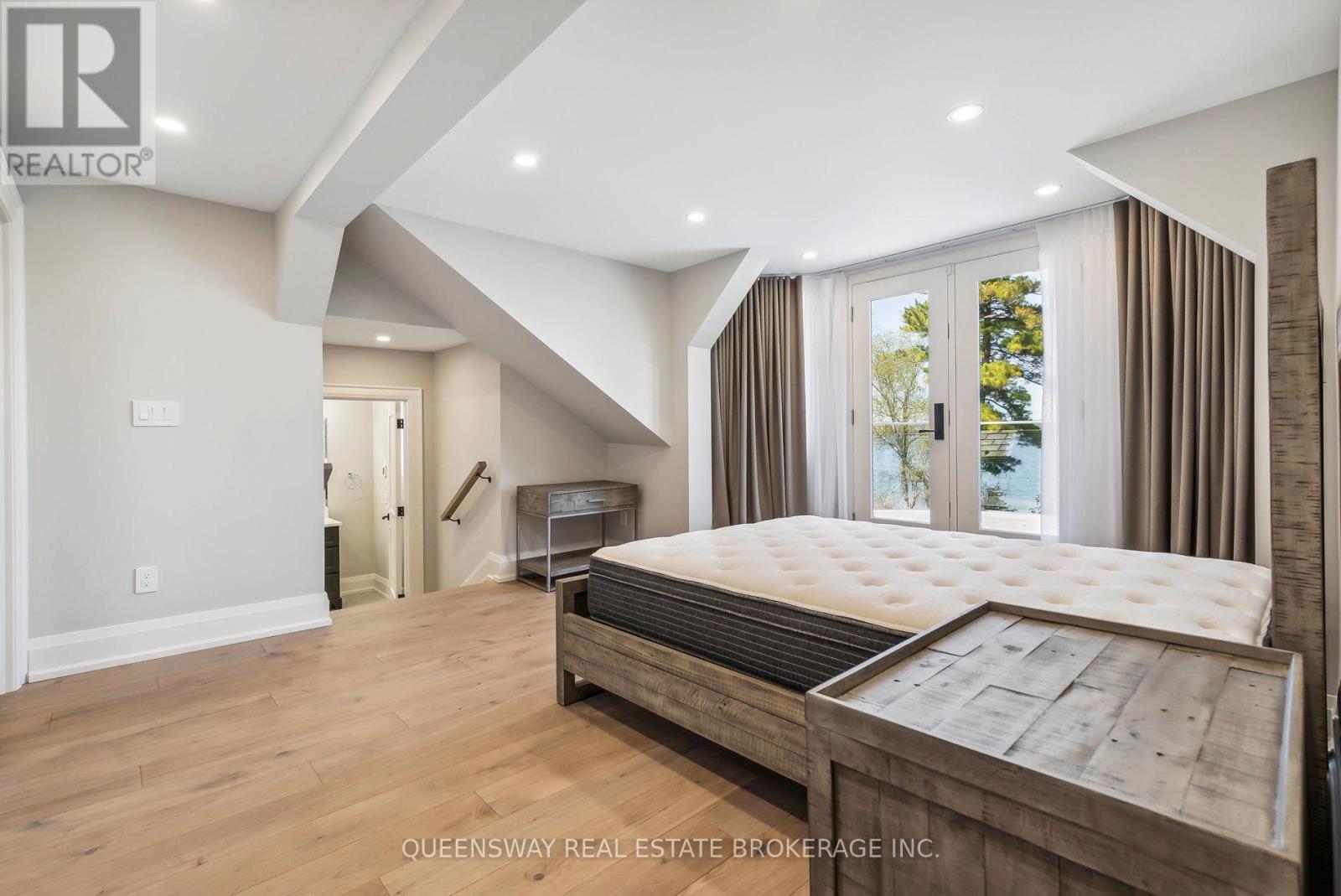 36 Pioneer Trail, Barrie, ON - Indoor Photo Showing Bedroom