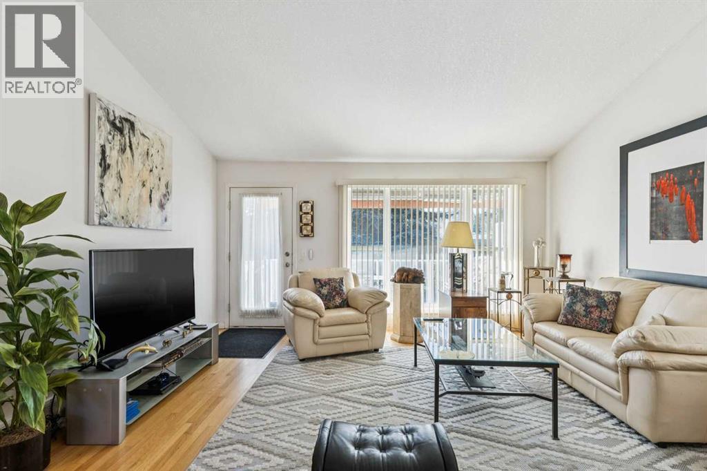 312 Prominence Heights Sw, Calgary, AB - Indoor Photo Showing Living Room