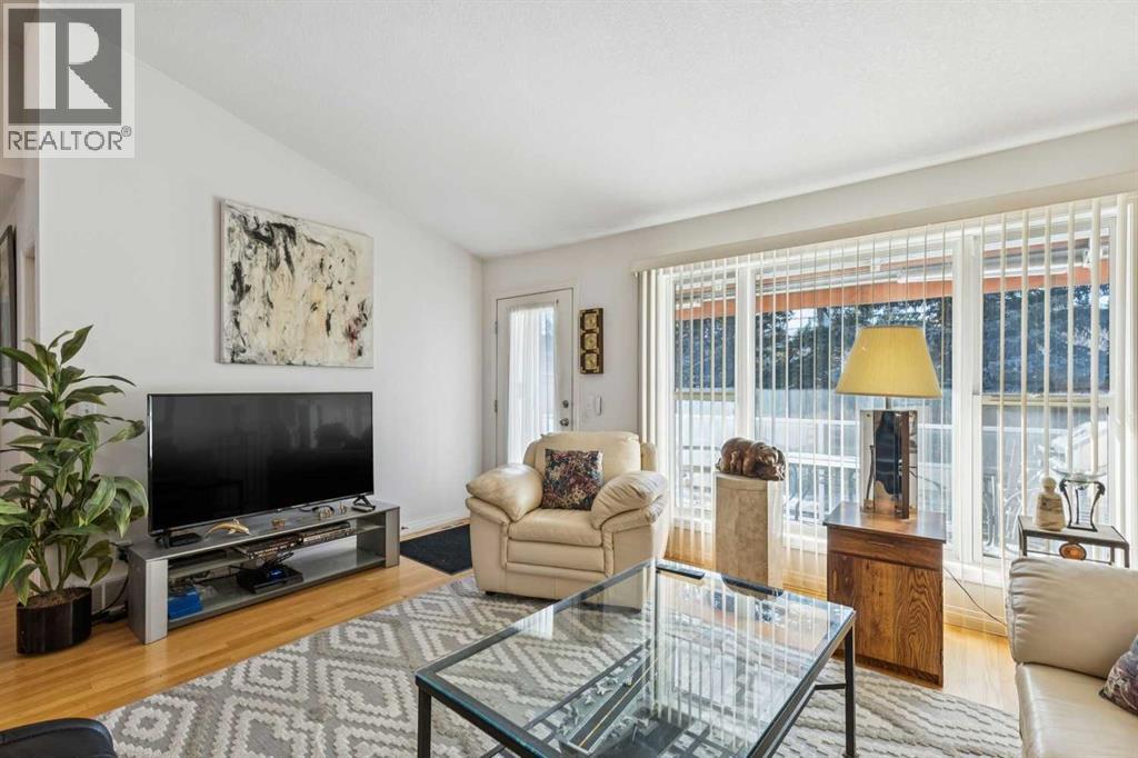 312 Prominence Heights Sw, Calgary, AB - Indoor Photo Showing Living Room