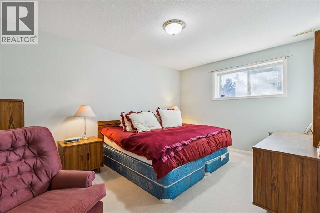 312 Prominence Heights Sw, Calgary, AB - Indoor Photo Showing Bedroom