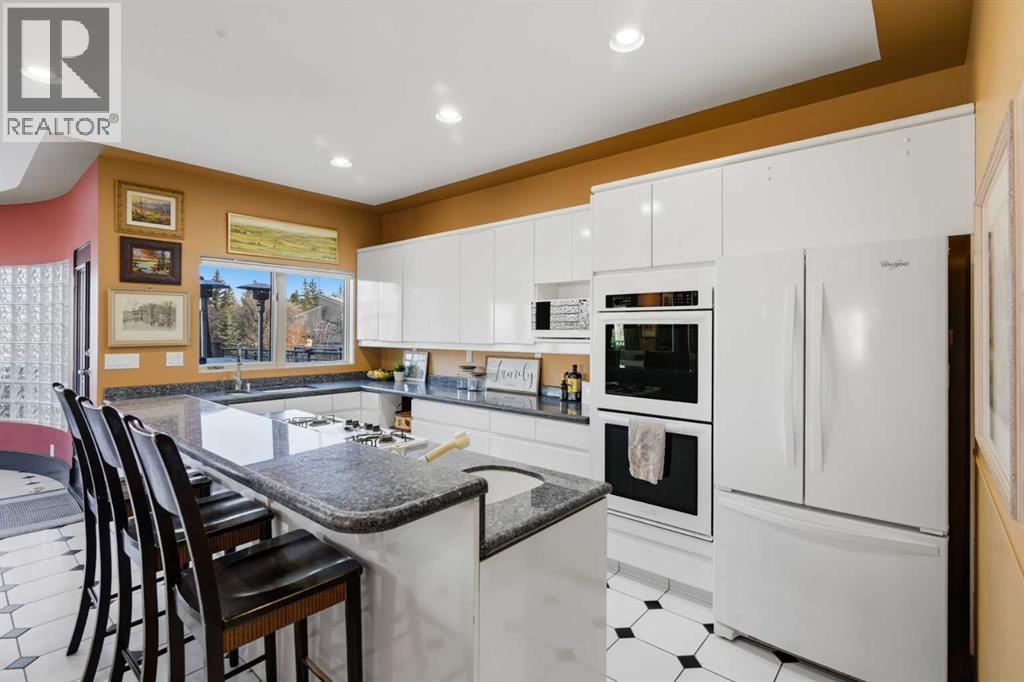 64 Patterson Mews Sw, Calgary, AB - Indoor Photo Showing Kitchen