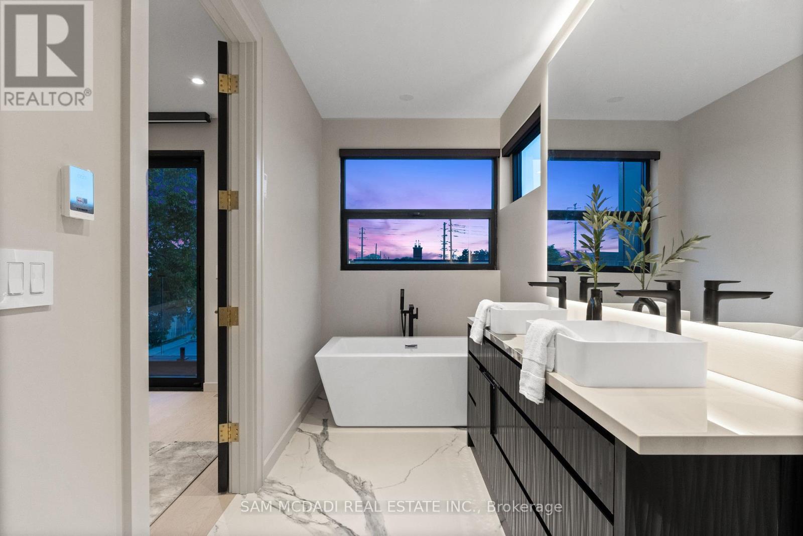 1090 Ella Avenue, Mississauga, ON - Indoor